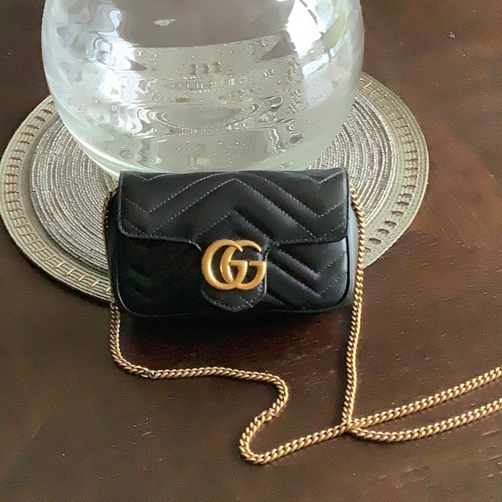Gucci GG Marmont leather super mini bag in black & gold - Picture 5 of 13